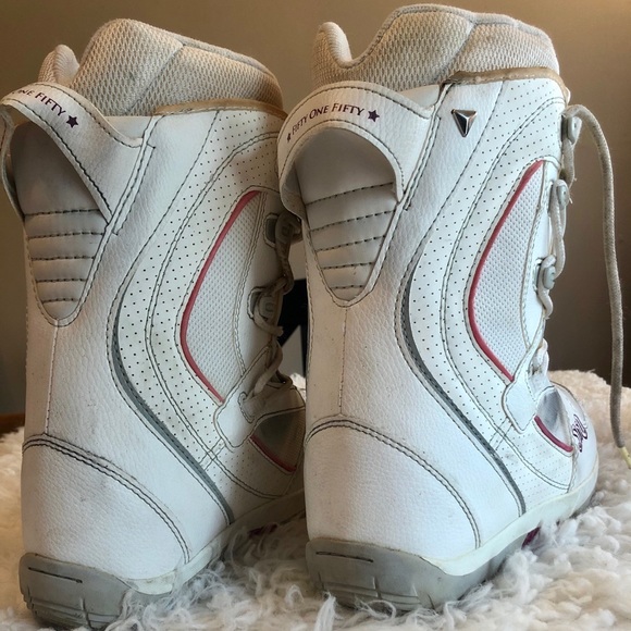 Women’s 5150 Snowboarding Boots - Picture 2 of 5